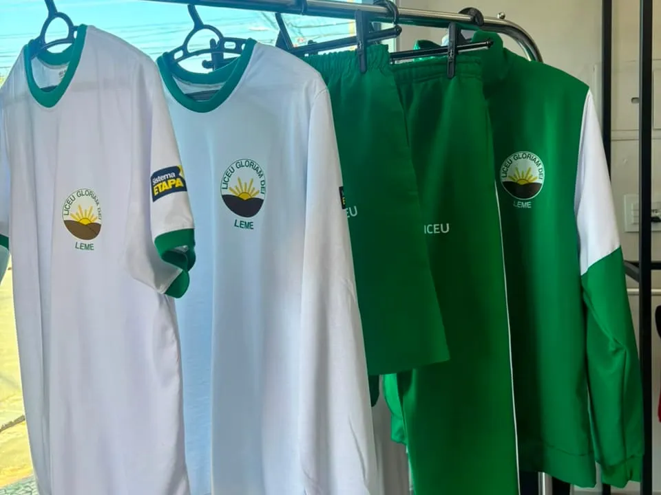 Uniforme escolar produzido pela MEGA-WR para Liceu
